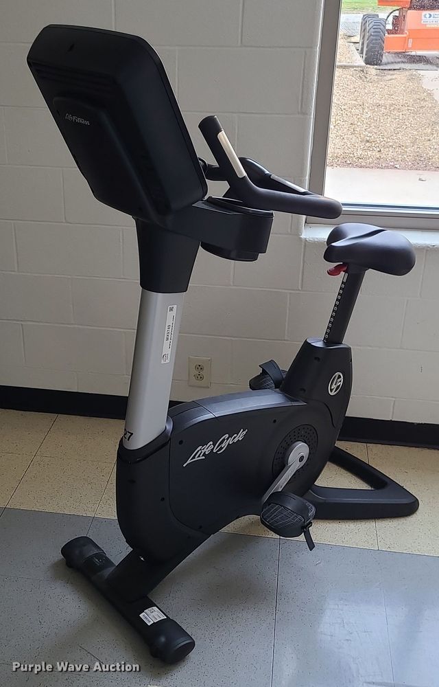 image for item MX9749 Life Fitness Lifecycle  stationary bike