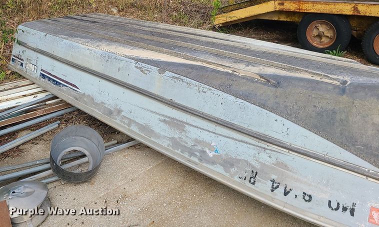 image for item MX9764 Lowe  boat