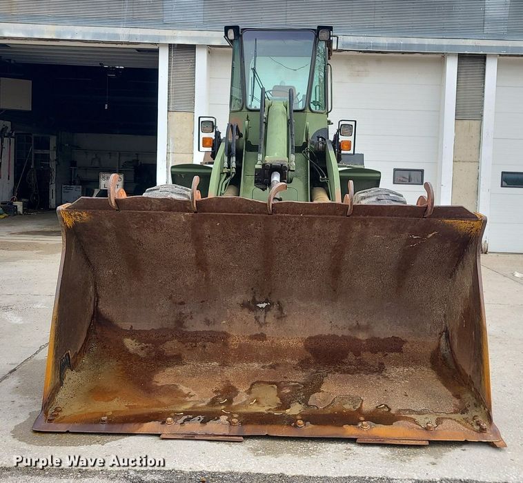 image for item MX9768 2001 John Deere 644EZ  wheel loader