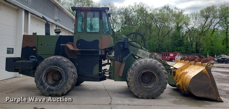 image for item MX9768 2001 John Deere 644EZ  wheel loader