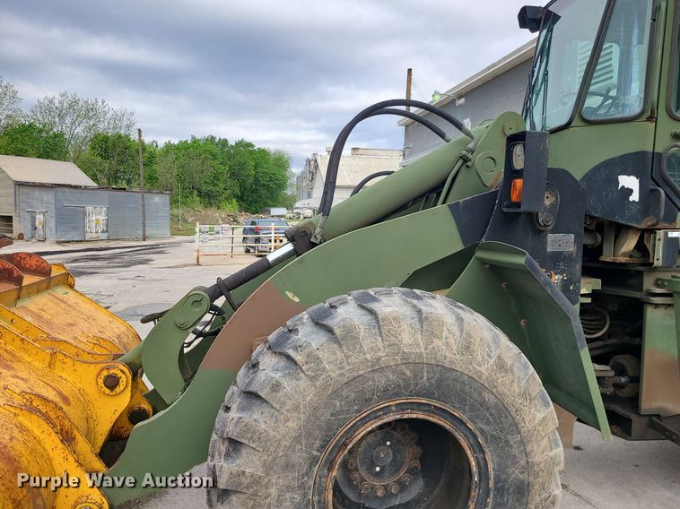 image for item MX9768 2001 John Deere 644EZ  wheel loader