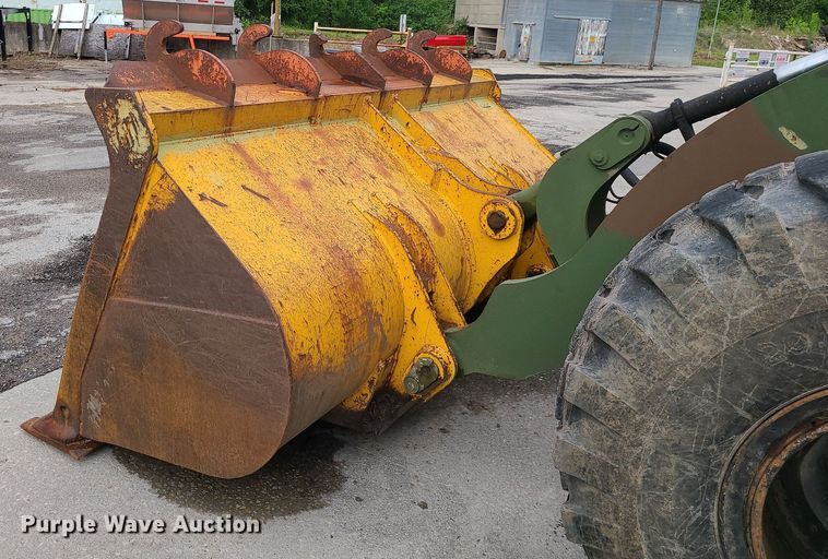 image for item MX9768 2001 John Deere 644EZ  wheel loader