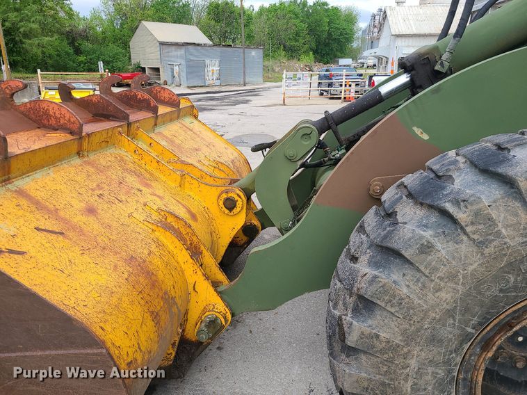 image for item MX9768 2001 John Deere 644EZ  wheel loader