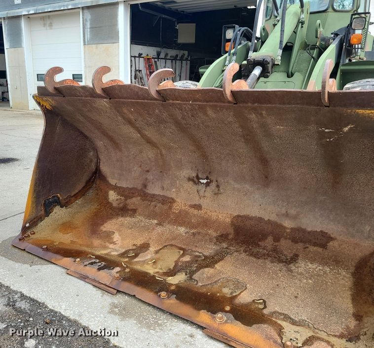 image for item MX9768 2001 John Deere 644EZ  wheel loader