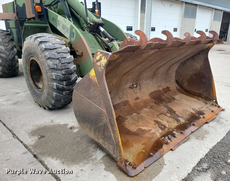 image for item MX9768 2001 John Deere 644EZ  wheel loader