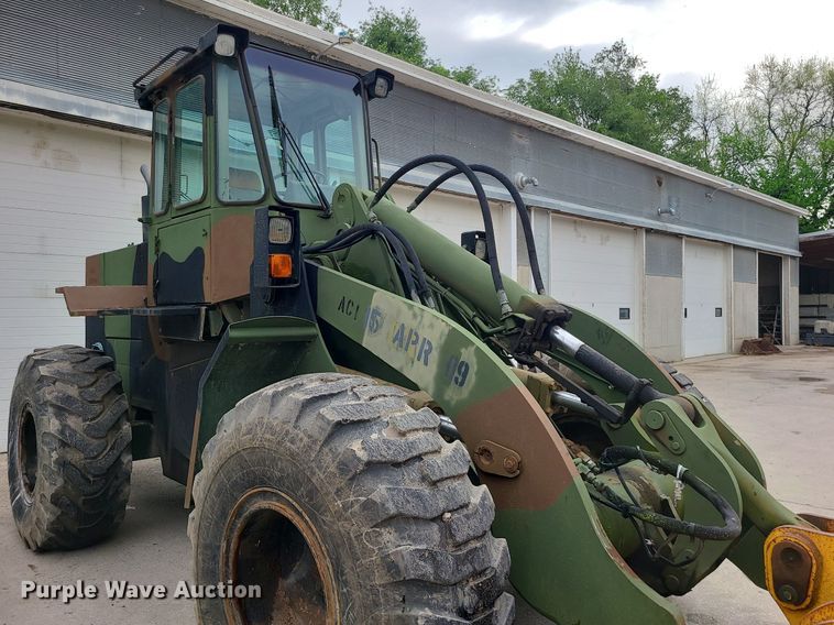 image for item MX9768 2001 John Deere 644EZ  wheel loader