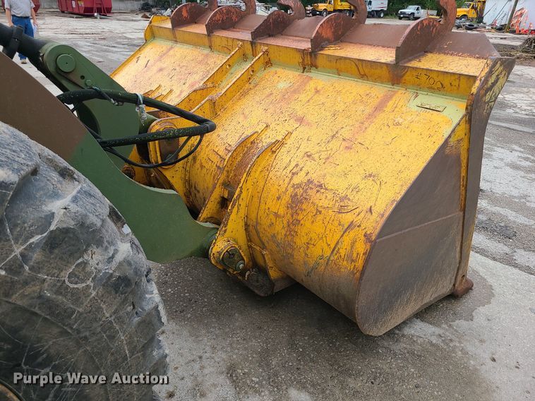 image for item MX9768 2001 John Deere 644EZ  wheel loader