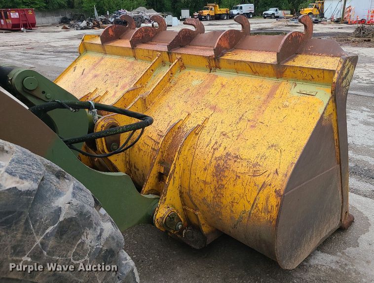 image for item MX9768 2001 John Deere 644EZ  wheel loader