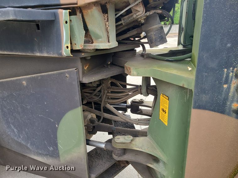 image for item MX9768 2001 John Deere 644EZ  wheel loader