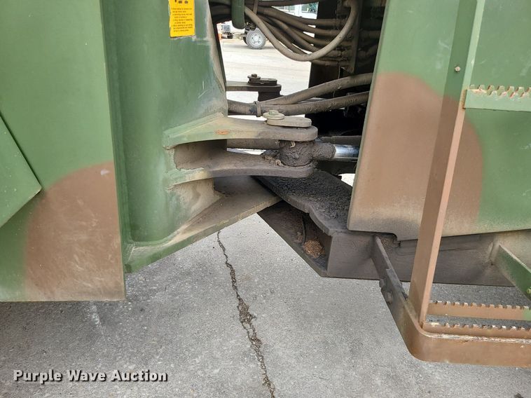 image for item MX9768 2001 John Deere 644EZ  wheel loader