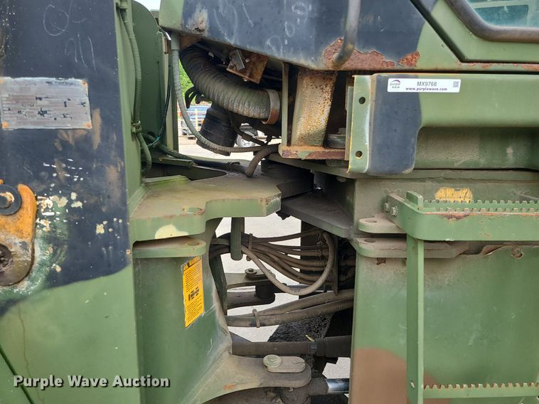 image for item MX9768 2001 John Deere 644EZ  wheel loader