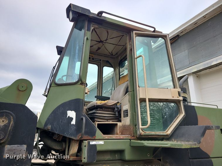 image for item MX9768 2001 John Deere 644EZ  wheel loader