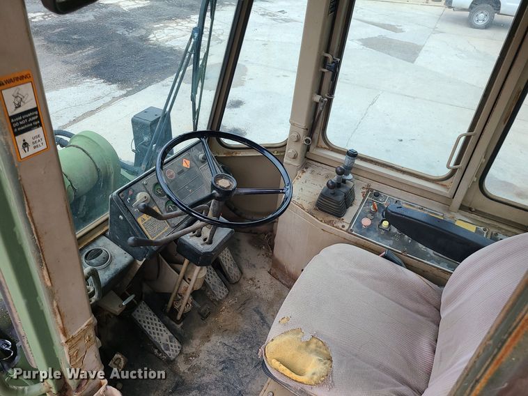 image for item MX9768 2001 John Deere 644EZ  wheel loader