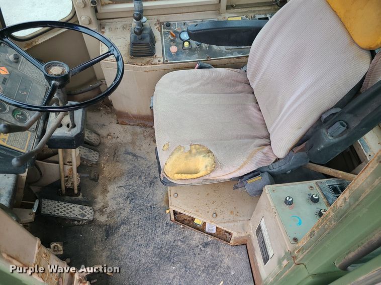 image for item MX9768 2001 John Deere 644EZ  wheel loader