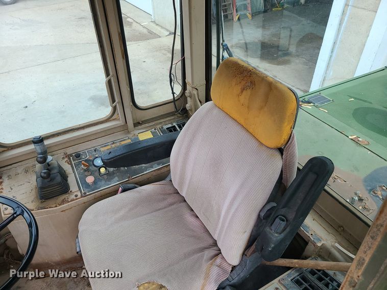 image for item MX9768 2001 John Deere 644EZ  wheel loader