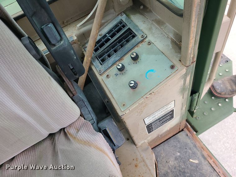 image for item MX9768 2001 John Deere 644EZ  wheel loader