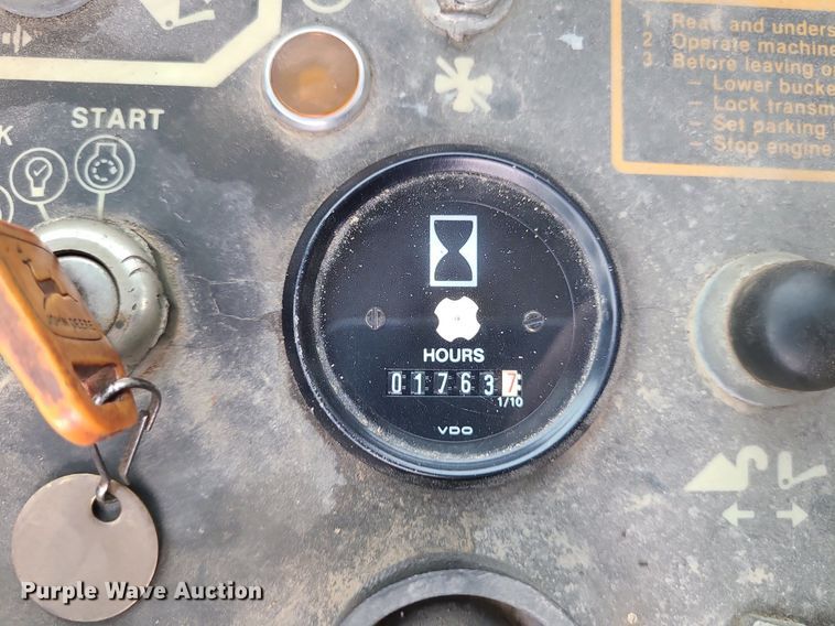 image for item MX9768 2001 John Deere 644EZ  wheel loader