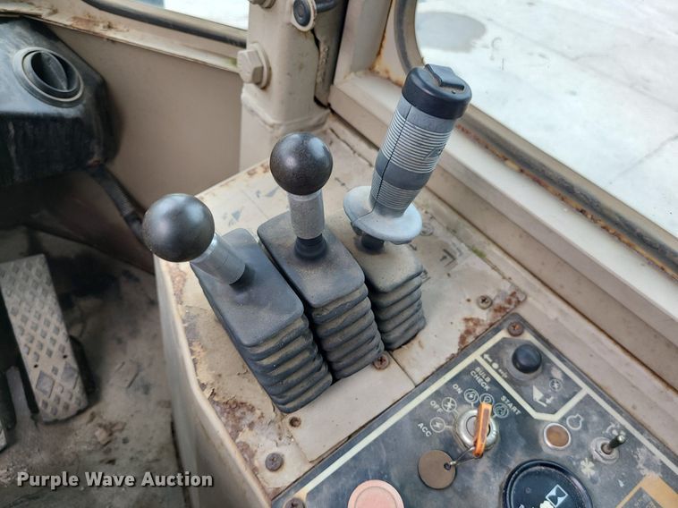 image for item MX9768 2001 John Deere 644EZ  wheel loader