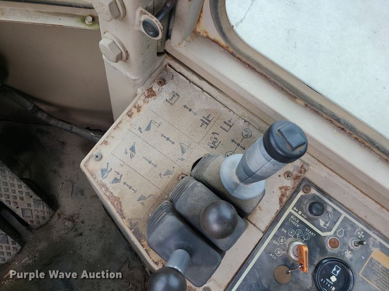 image for item MX9768 2001 John Deere 644EZ  wheel loader