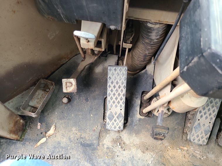 image for item MX9768 2001 John Deere 644EZ  wheel loader