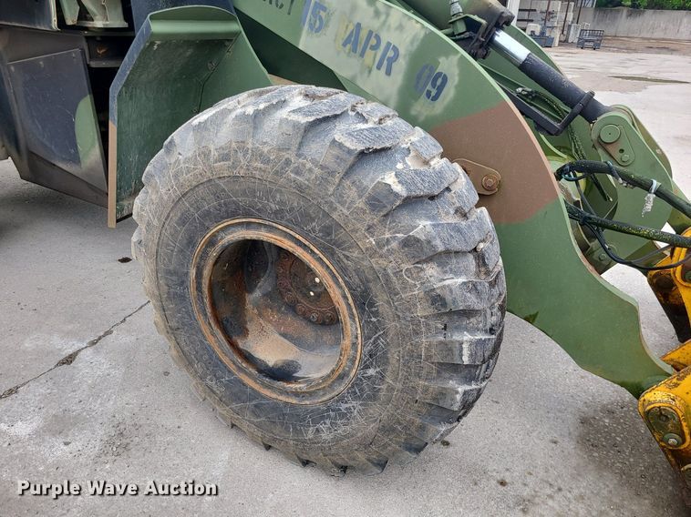 image for item MX9768 2001 John Deere 644EZ  wheel loader