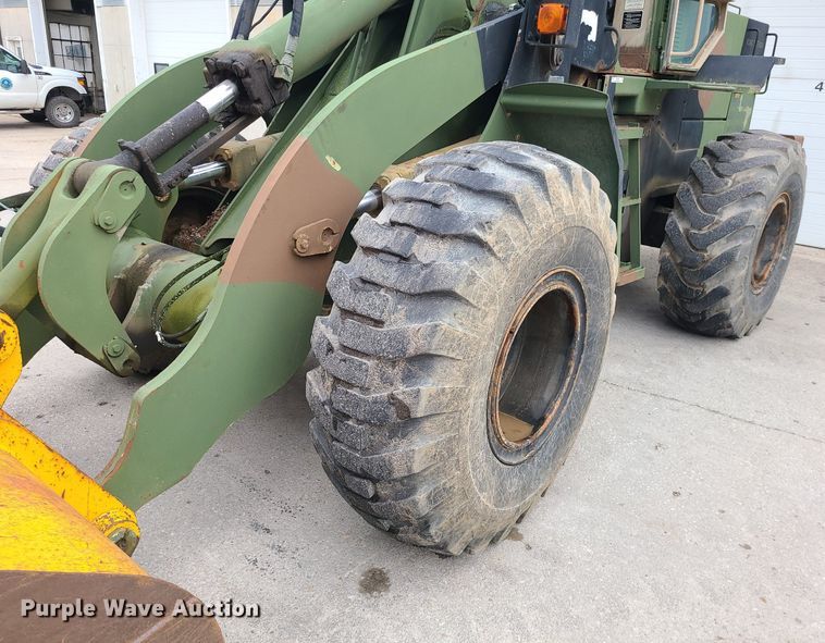 image for item MX9768 2001 John Deere 644EZ  wheel loader