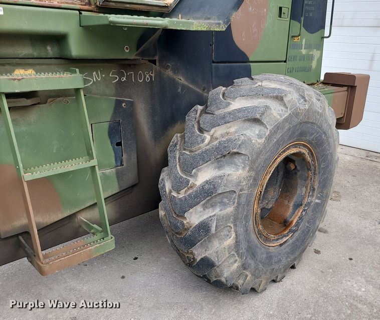 image for item MX9768 2001 John Deere 644EZ  wheel loader
