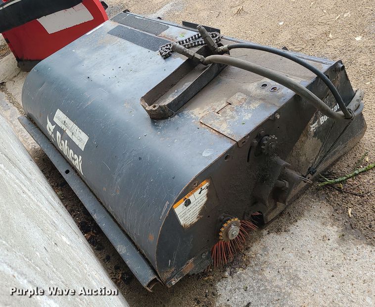 image for item MX9770 2007 Bobcat 72 Sweeper  skid steer broom