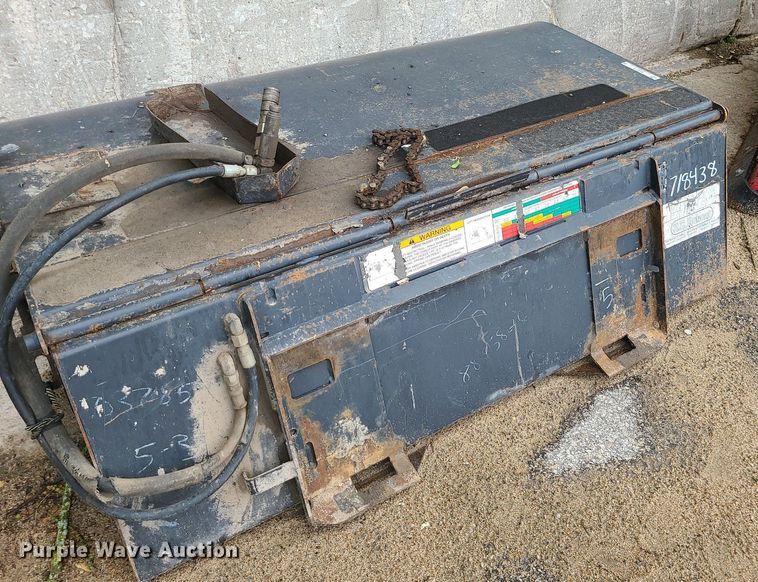 image for item MX9770 2007 Bobcat 72 Sweeper  skid steer broom