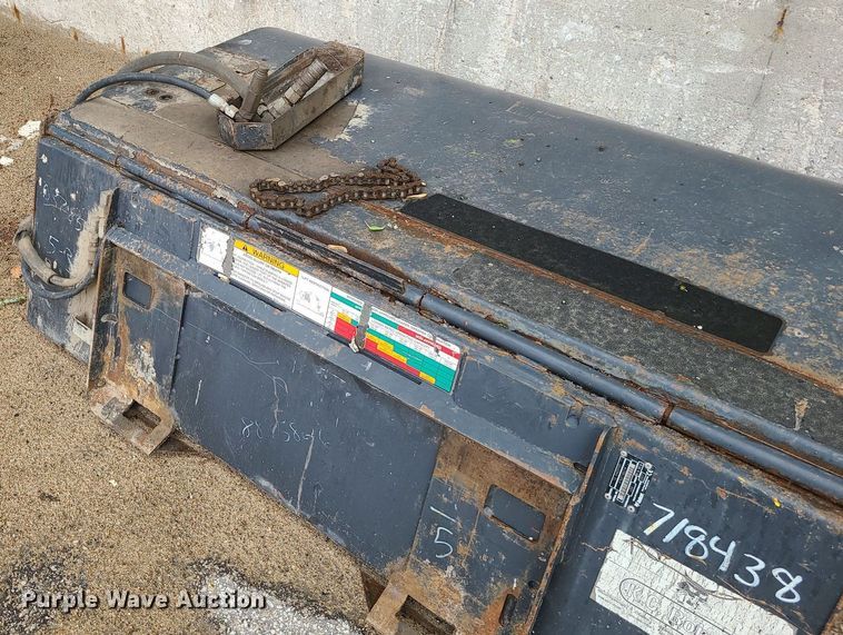 image for item MX9770 2007 Bobcat 72 Sweeper  skid steer broom