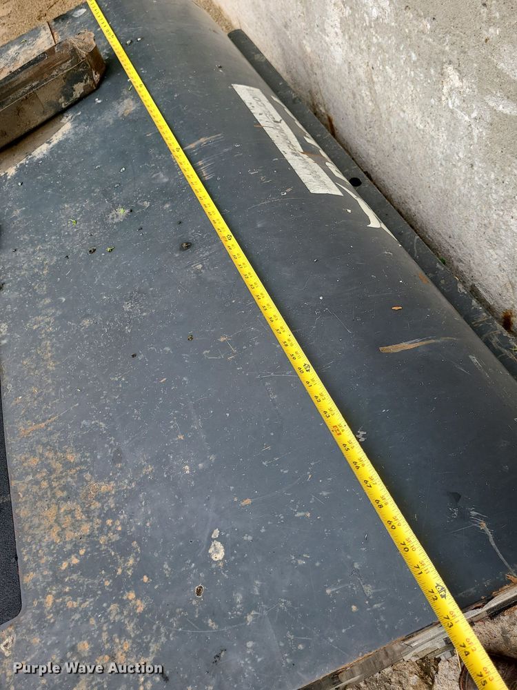 image for item MX9770 2007 Bobcat 72 Sweeper  skid steer broom