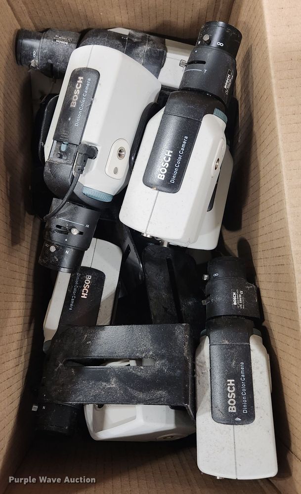 image for item NX9390 (15) Bosch LTC 0455/21 security cameras