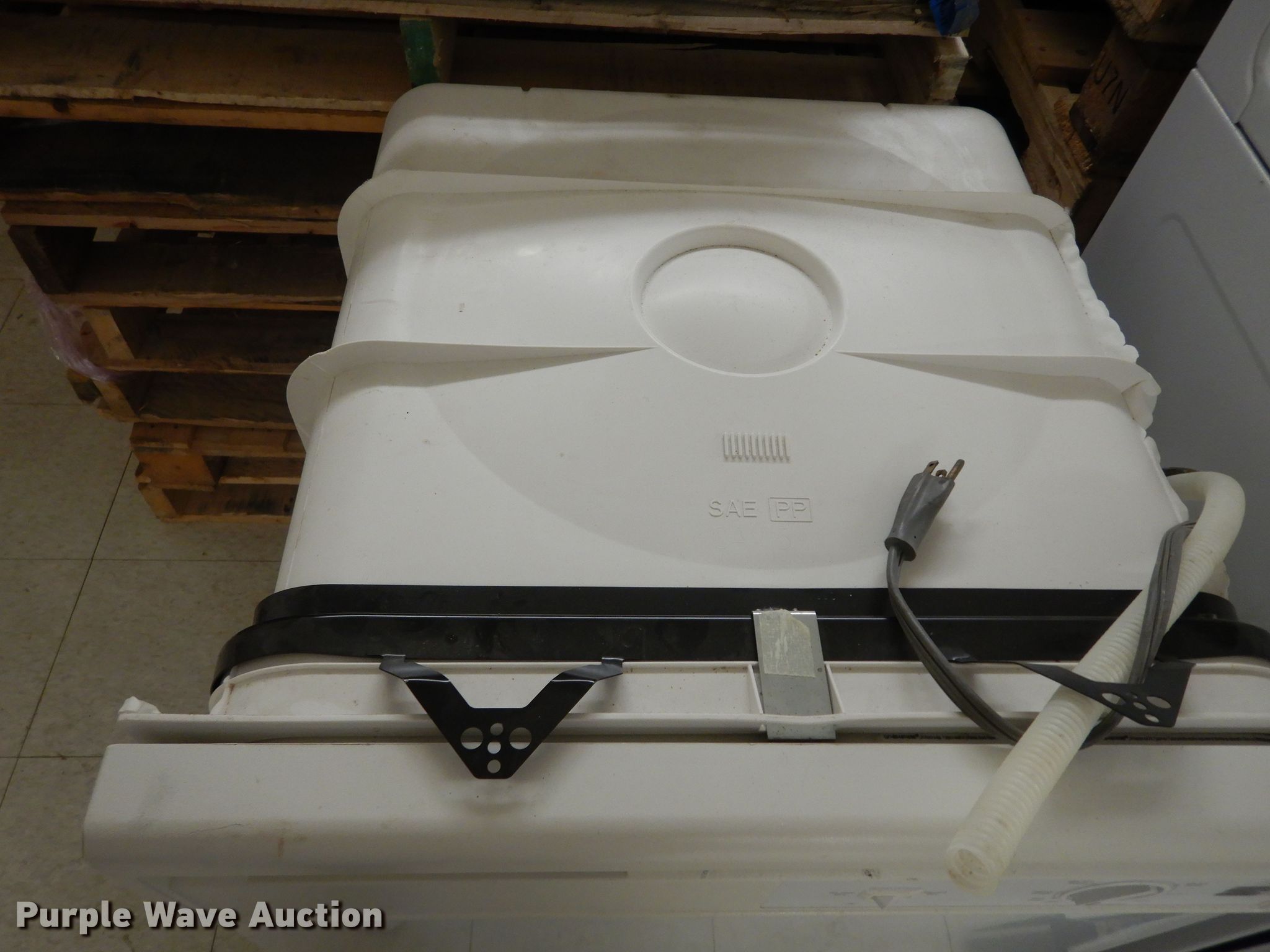 (2) appliances in Overland Park, KS Item IB9932 sold Purple Wave