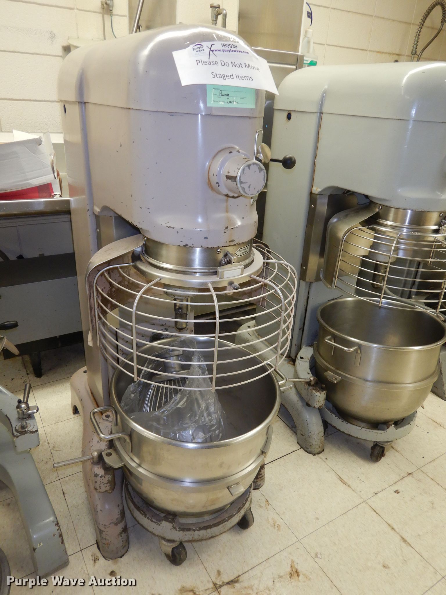 Hobart H600 mixer in Overland Park, KS Item IB9939 sold Purple Wave