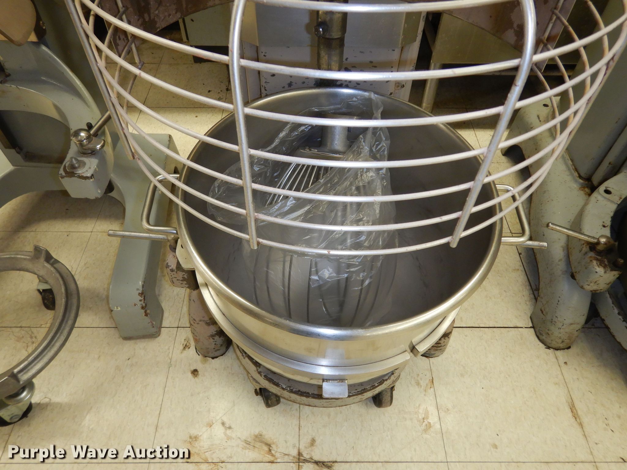 Hobart H600 mixer in Overland Park, KS Item IB9939 sold Purple Wave