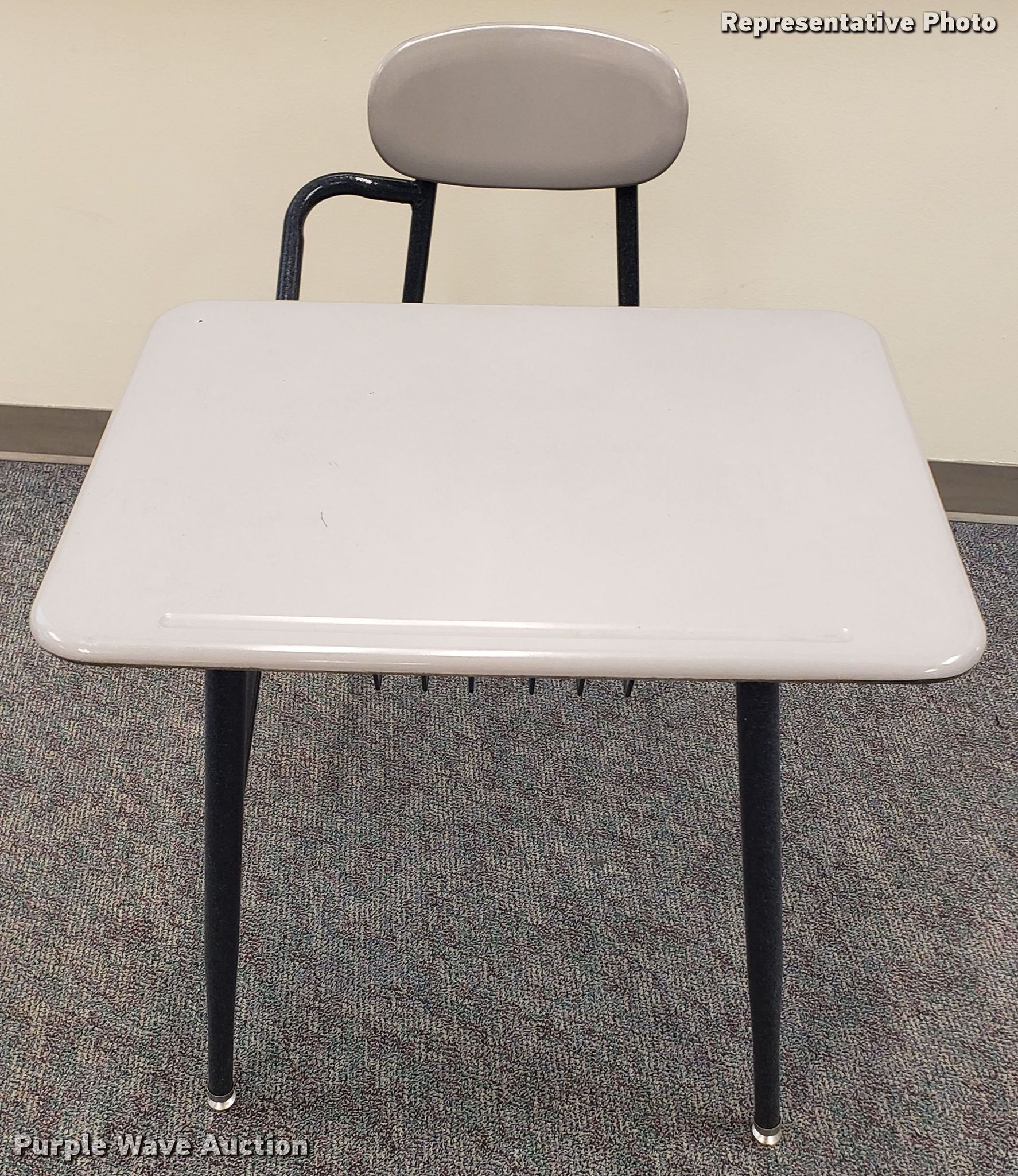 (90) desks in Spring Hill, KS Item IB9991 sold Purple Wave