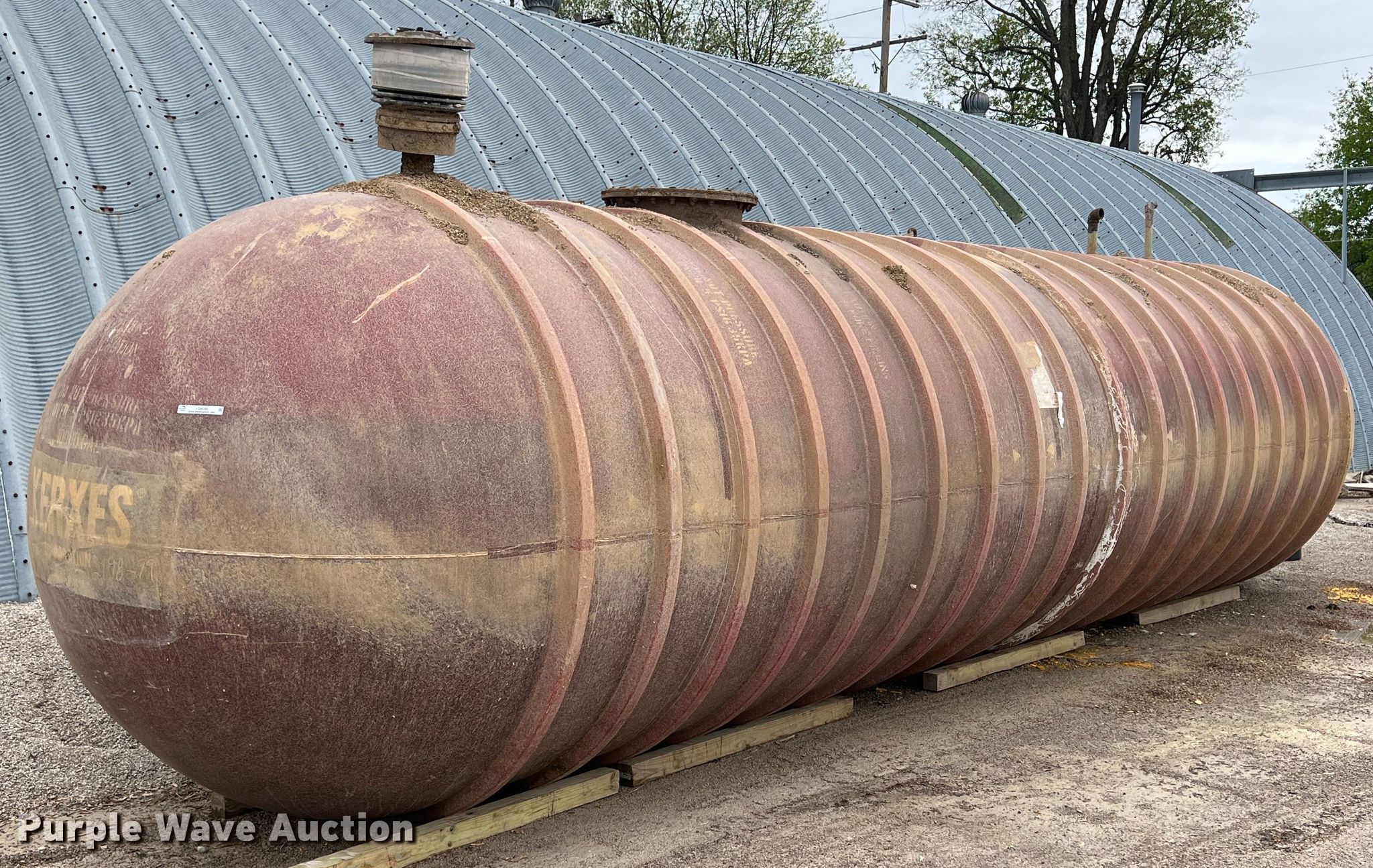 Xerxes tank in Independence, KS Item LG9040 sold Purple Wave