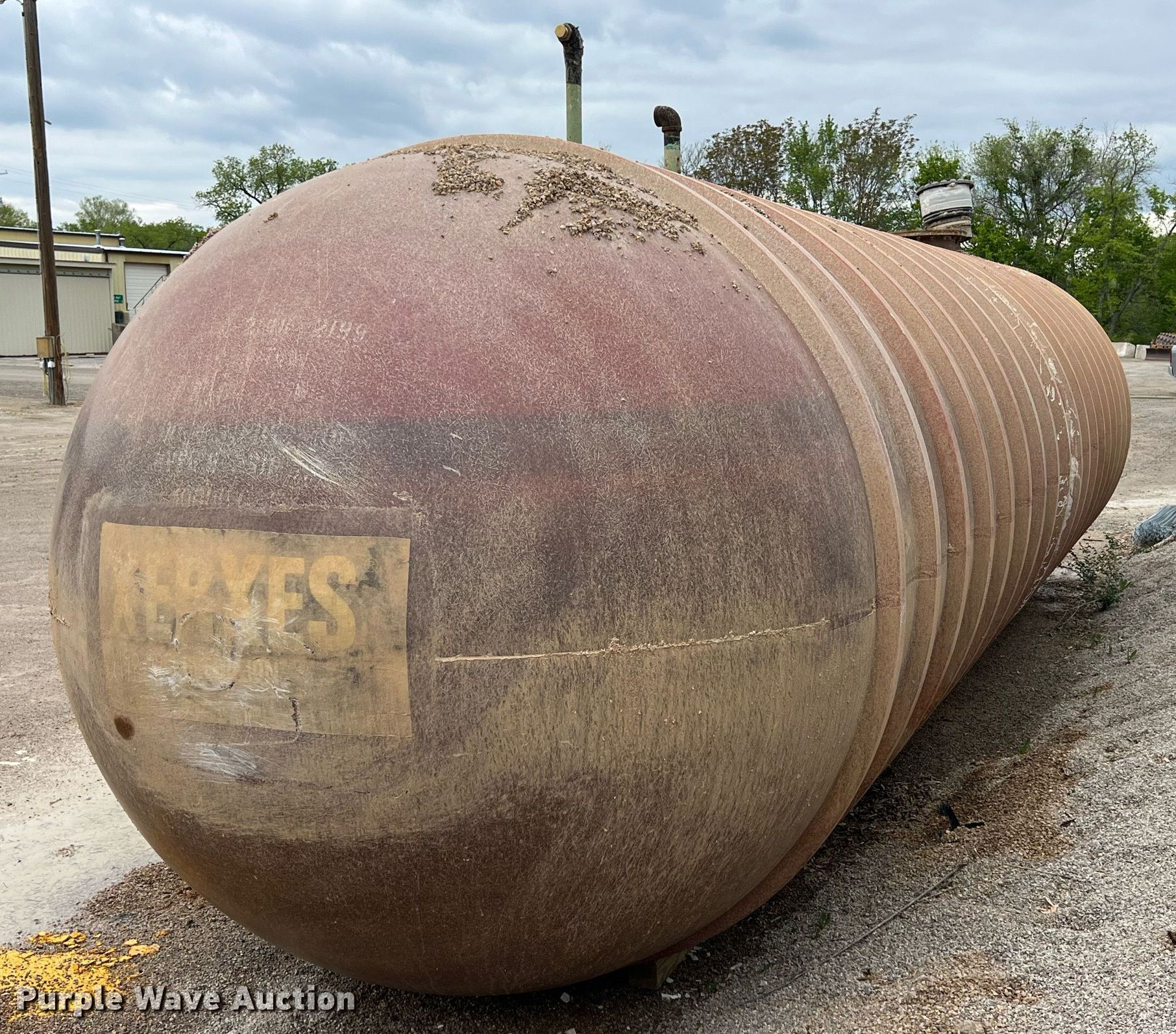 Xerxes tank in Independence, KS Item LG9040 sold Purple Wave