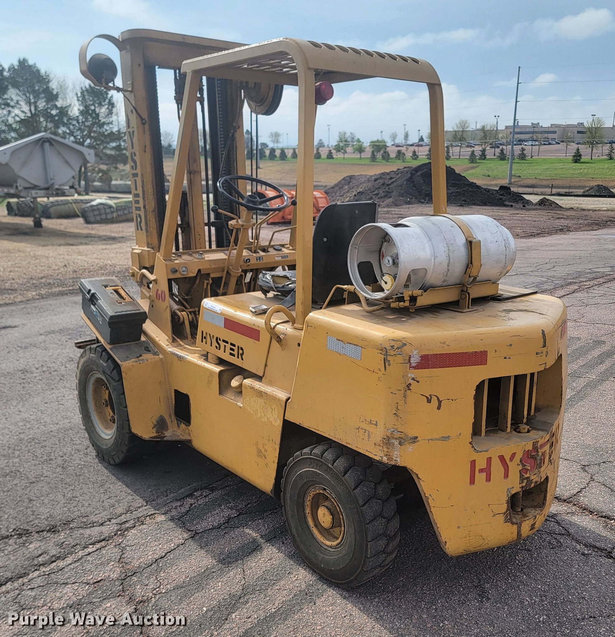Hyster 60 forklift in Sioux Falls, SD Item ML9348 sold Purple Wave