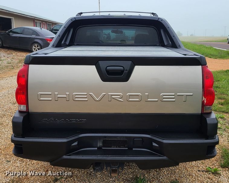 image for item DC6077 2002 Chevrolet Avalanche 1500  pickup truck