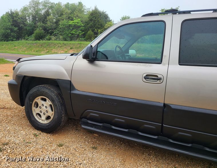 image for item DC6077 2002 Chevrolet Avalanche 1500  pickup truck