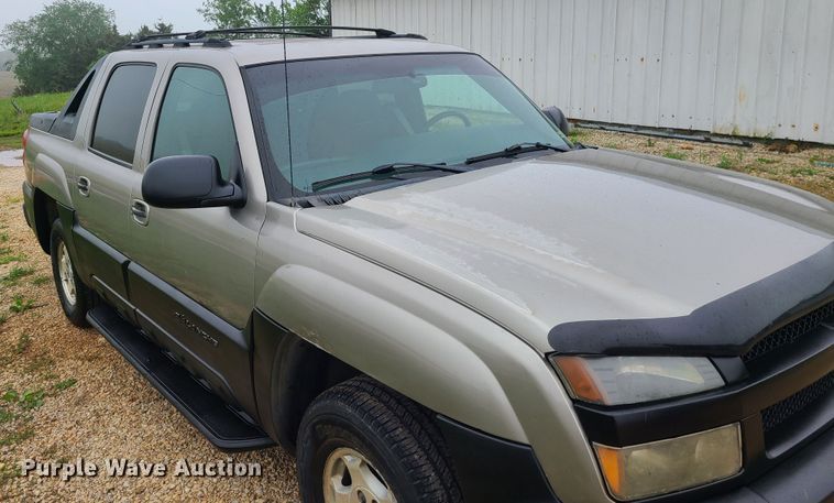 image for item DC6077 2002 Chevrolet Avalanche 1500  pickup truck