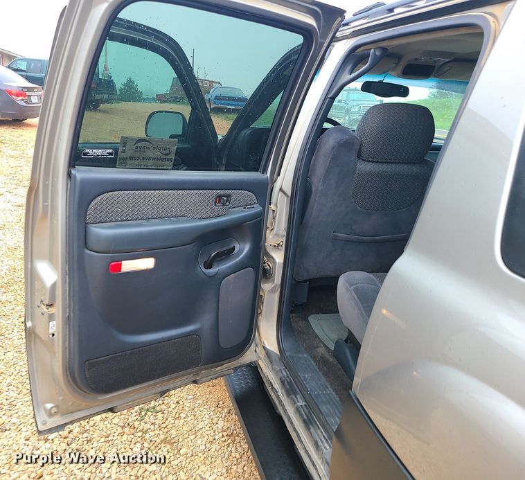 image for item DC6077 2002 Chevrolet Avalanche 1500  pickup truck