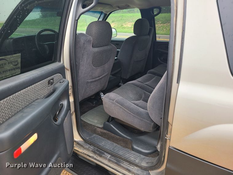 image for item DC6077 2002 Chevrolet Avalanche 1500  pickup truck