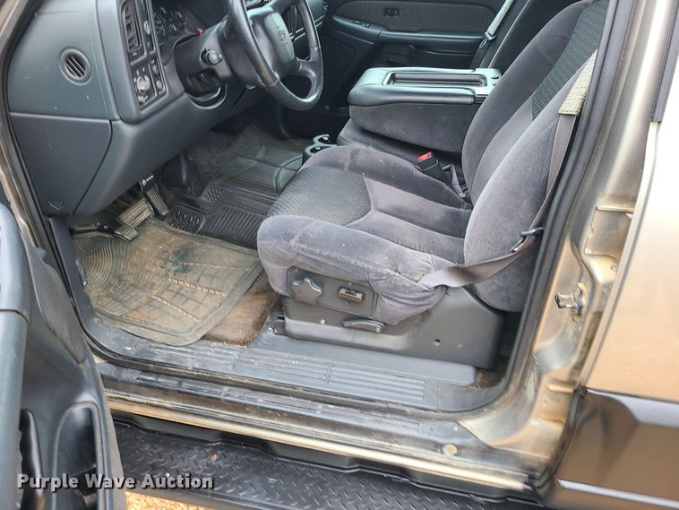 image for item DC6077 2002 Chevrolet Avalanche 1500  pickup truck