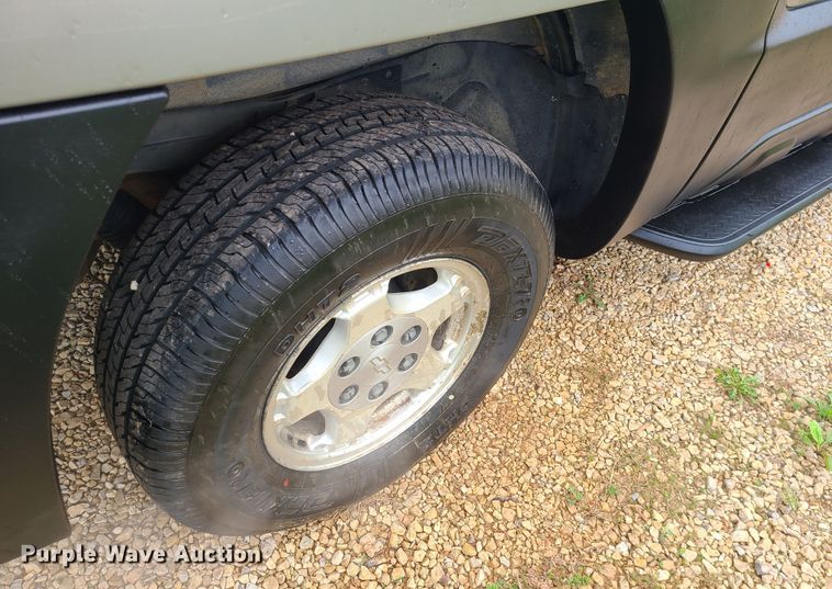 image for item DC6077 2002 Chevrolet Avalanche 1500  pickup truck