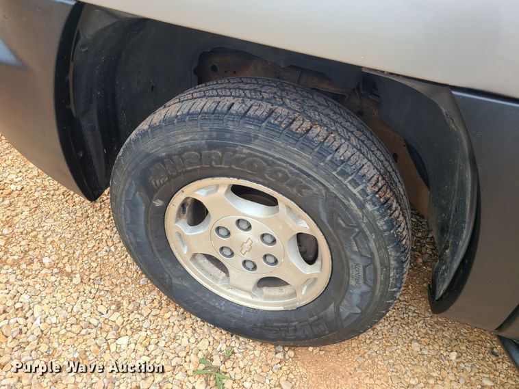 image for item DC6077 2002 Chevrolet Avalanche 1500  pickup truck