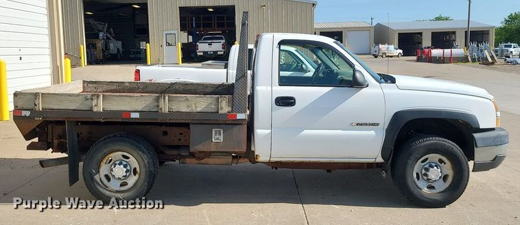image for item DC6088 2005 Chevrolet Silverado 2500HD  flatbed pickup truck