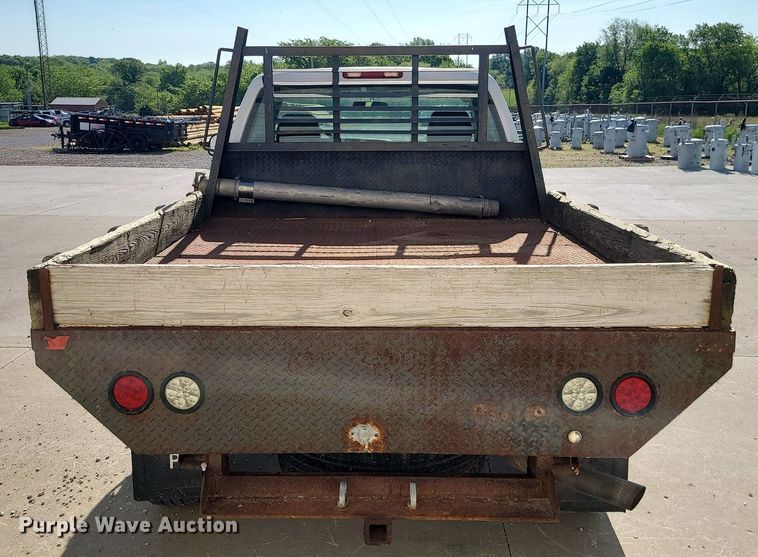 image for item DC6088 2005 Chevrolet Silverado 2500HD  flatbed pickup truck