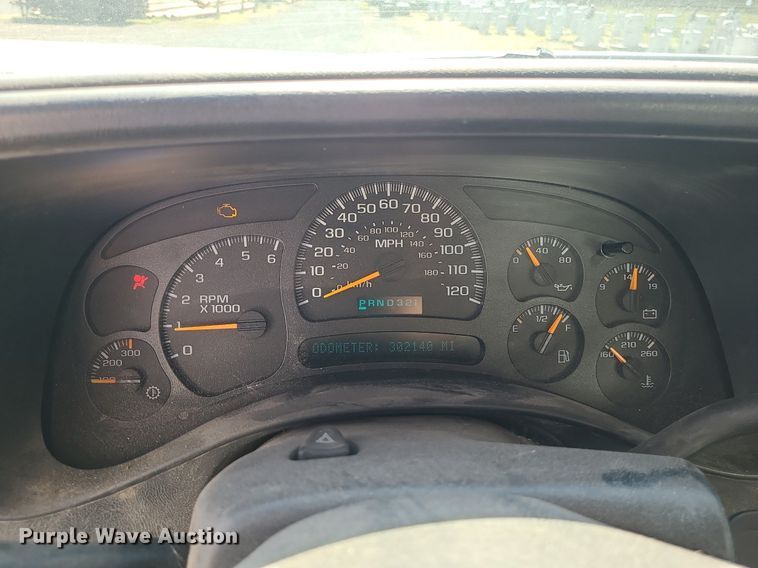 image for item DC6088 2005 Chevrolet Silverado 2500HD  flatbed pickup truck